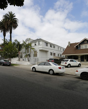 Gramercy House & Gardens in Los Angeles, CA - Building Photo - Building Photo