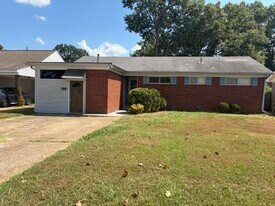 284 N Yates Rd in Memphis, TN - Building Photo