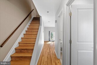 2146 Golf Course Dr in Reston, VA - Building Photo - Building Photo