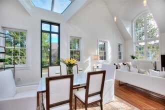 5 Church Ln in Westport, CT - Foto de edificio - Building Photo