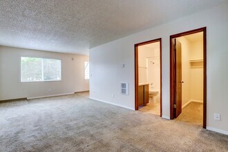 2654 SE 160th Ave in Portland, OR - Building Photo - Building Photo