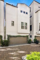 419 T C Jester Blvd in Houston, TX - Building Photo