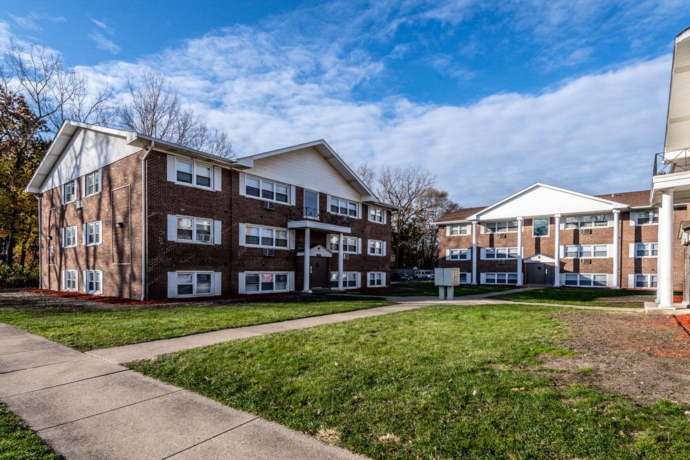 14538 S Cottage Grove Ave in Dolton, IL - Building Photo