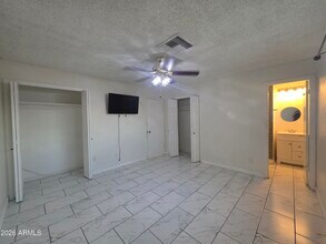 4950 W Stella Ln in Glendale, AZ - Building Photo - Building Photo