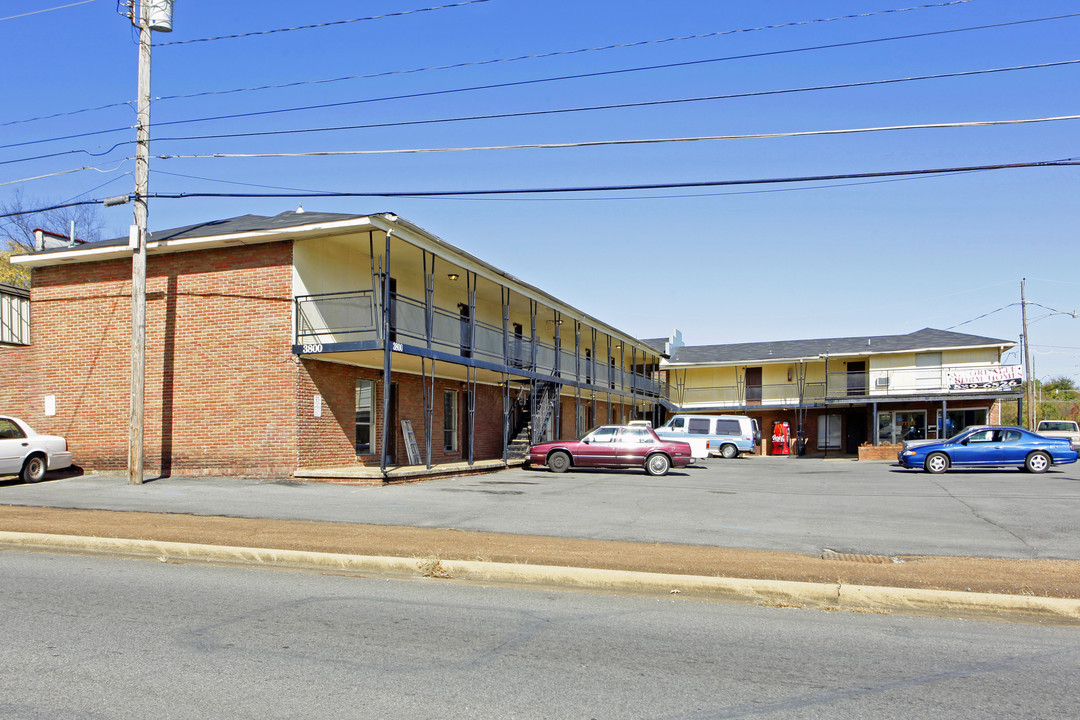 Brooks Efficiencies & Apartments in Huntsville, AL - Foto de edificio