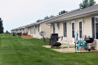 107 W Steenhoek St in Prairie City, IA - Building Photo - Building Photo