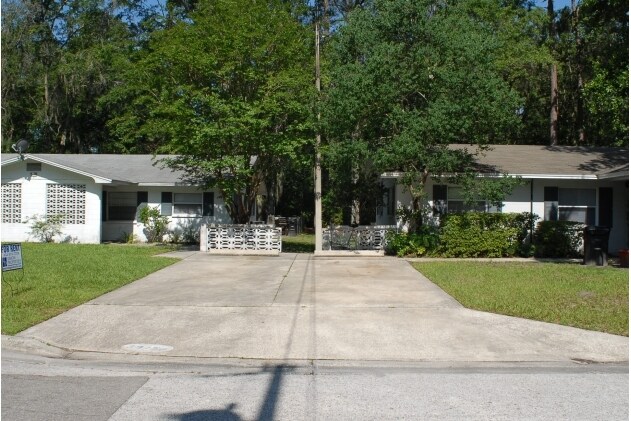 3706-3716 NW 45th St in Gainesville, FL - Foto de edificio - Building Photo