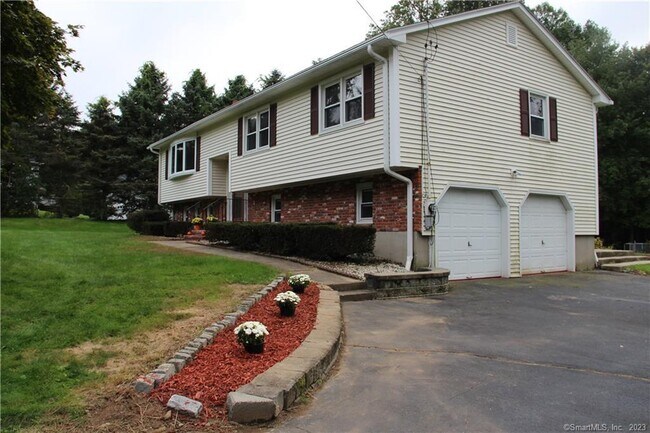 27 Hurd St in Shelton, CT - Building Photo - Building Photo