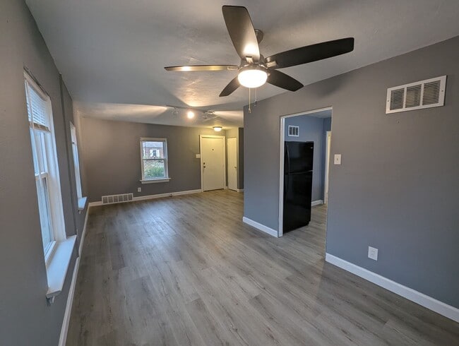 7884 Wayne Ave in University City, MO - Building Photo - Building Photo