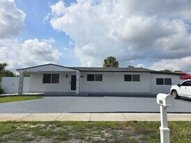 11984 SW 195th St in Miami, FL - Building Photo
