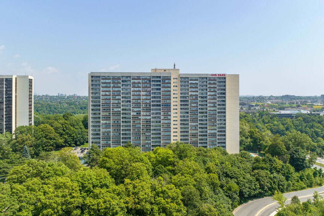 Wynford South in Toronto, ON - Building Photo