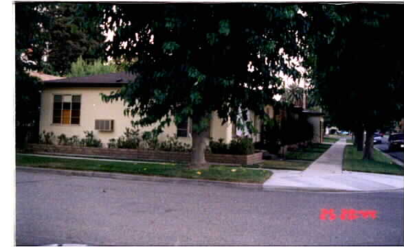 202 S Locust Ave in Ripon, CA - Building Photo