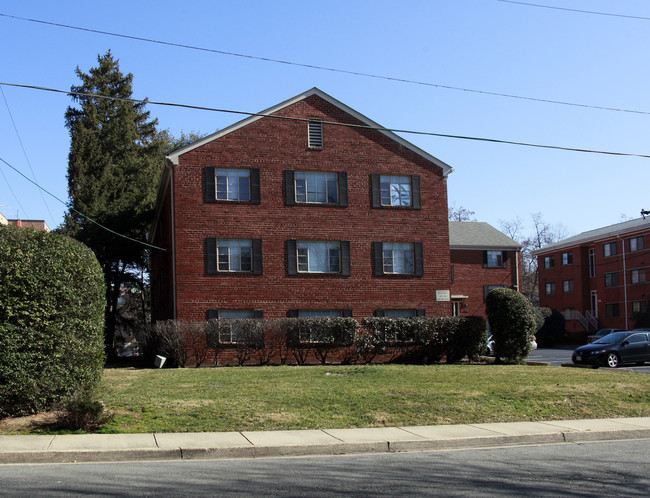 Randolph Street Apartments in Arlington, VA - Building Photo - Building Photo