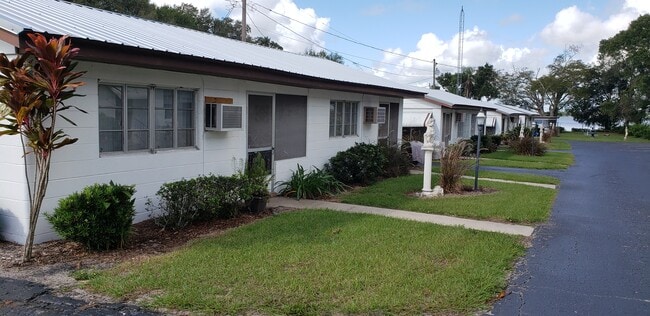 2424 S Lake Letta Dr, Unit 7 in Avon Park, FL - Building Photo - Building Photo