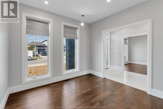 1933 Villa Canal Dr in Kingsville, ON - Building Photo - Building Photo