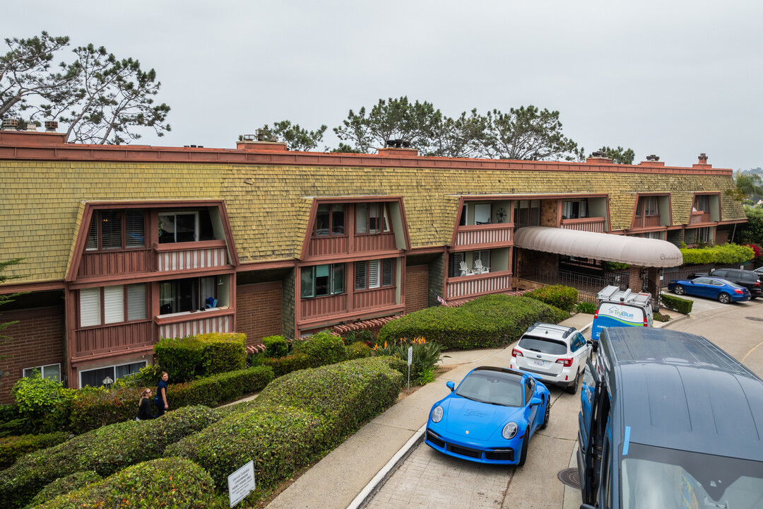 Chateau LAuberge in Del Mar, CA - Foto de edificio