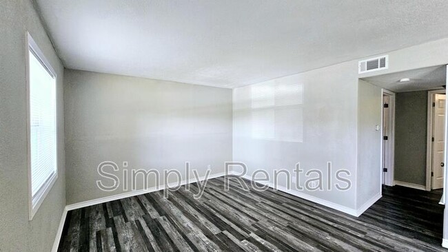 403 Main St in Mount Vernon, TX - Building Photo - Building Photo