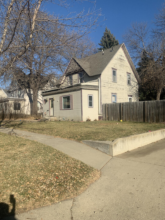 308 2nd St W in Watertown, SD - Building Photo