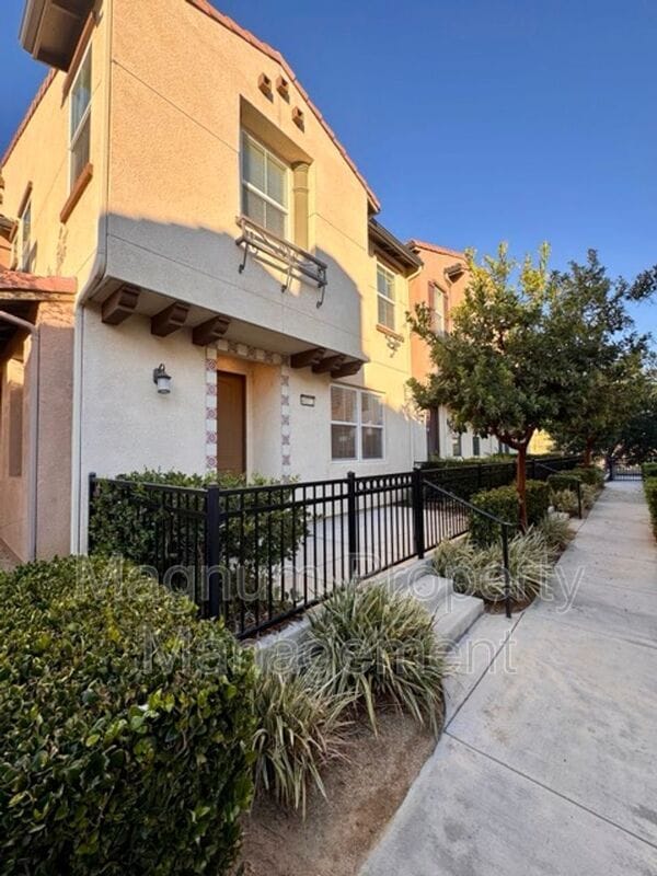 40372 Calle Real in Murrieta, CA - Building Photo - Building Photo