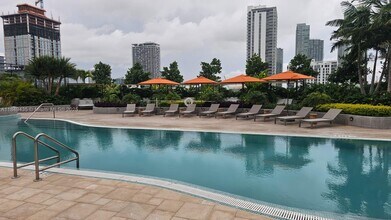 700 NE 24th St, Unit 4005 in Miami, FL - Building Photo - Building Photo