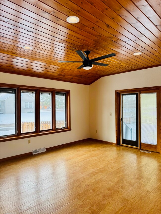 1704 S Berlin Ave in New Berlin, WI - Building Photo - Building Photo