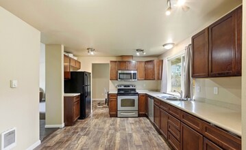 7522 64th Ave W, Unit 7522 in Lakewood, WA - Foto de edificio - Building Photo