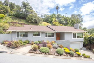 38 Paseo Way in Larkspur, CA - Foto de edificio - Building Photo