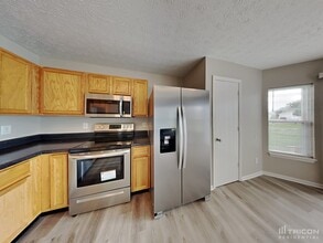 6811 Smithfield Blvd in Indianapolis, IN - Foto de edificio - Building Photo
