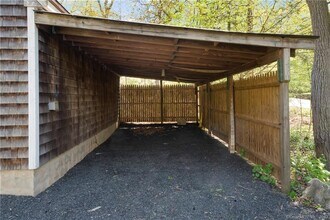 588 Webbs Hill Rd in Stamford, CT - Building Photo - Building Photo