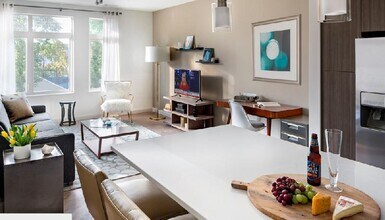 36 River St in Waltham, MA - Foto de edificio - Building Photo