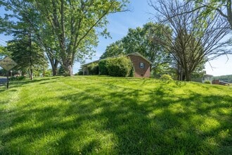 1011 Westminster Dr in Johnson City, TN - Building Photo - Building Photo