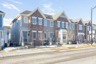 19605 Sheriff King St SW in Calgary, AB - Building Photo