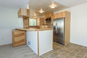 7781 Camino Glorita in San Diego, CA - Building Photo - Building Photo