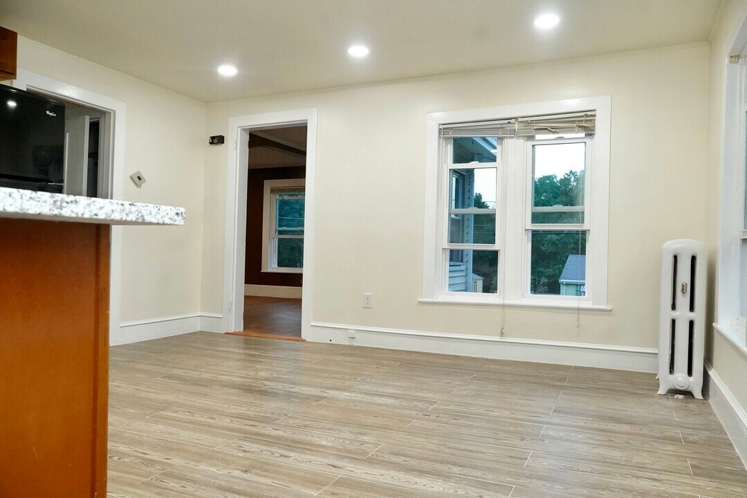 142 Pearl St in Stoughton, MA - Building Photo