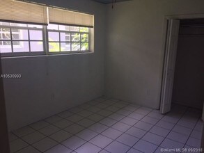 3183 Plaza St-Unit -. in Miami, FL - Building Photo - Building Photo