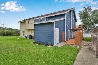 124 April Point Dr N in Montgomery, TX - Building Photo - Building Photo