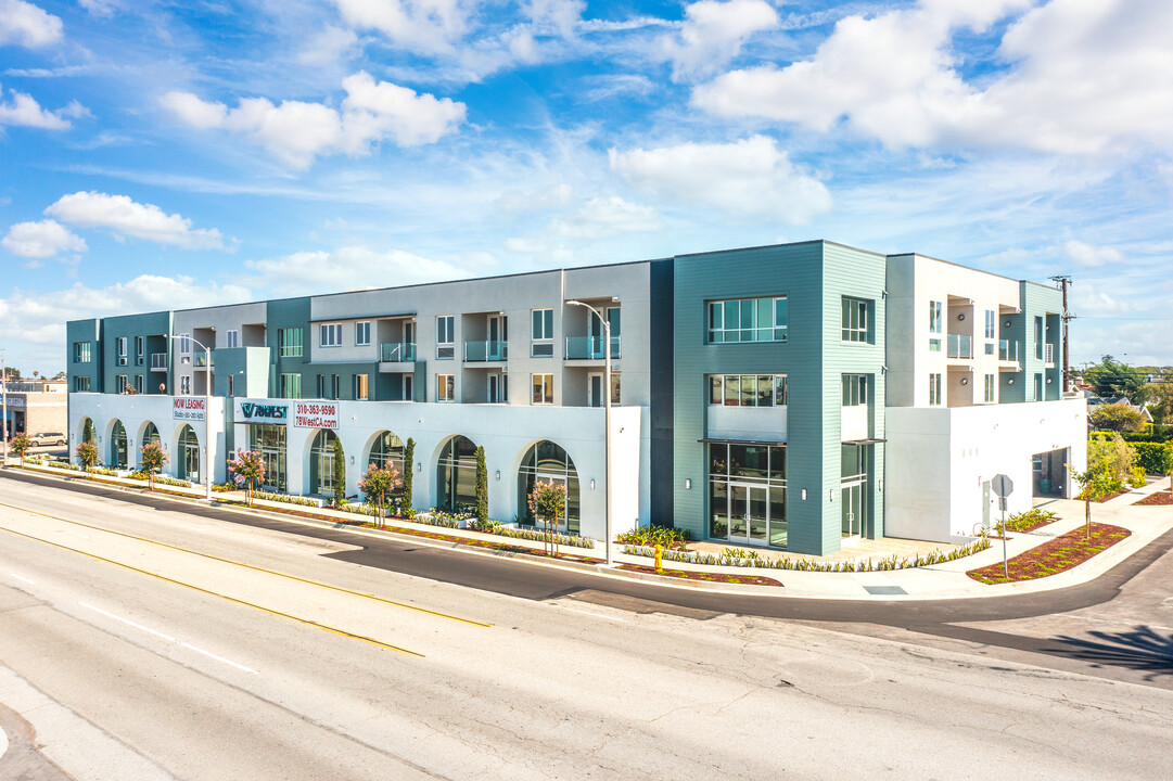 78 West Apartments in Torrance, CA - Building Photo