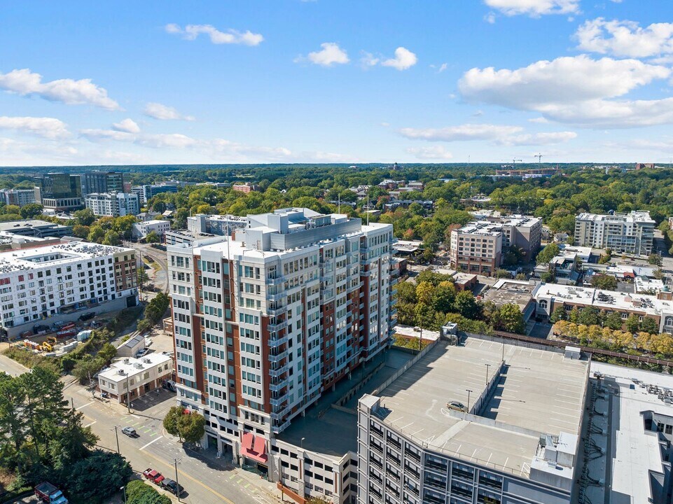 400 W North St in Raleigh, NC - Building Photo