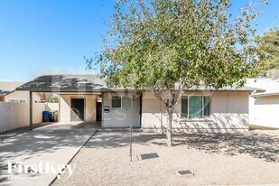 6836 S Terrace Rd in Tempe, AZ - Building Photo