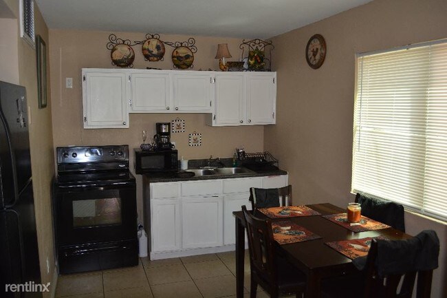 10202 N 9th Ave in Phoenix, AZ - Building Photo - Building Photo
