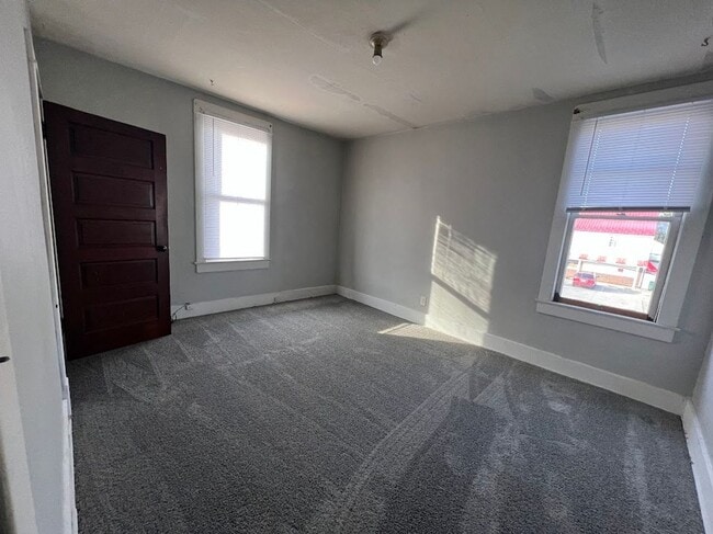 property at 1621 W Jackson St