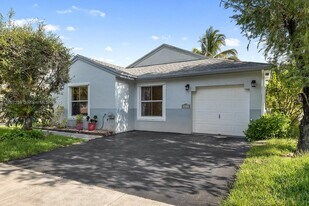 20770 NW 1st St in Pembroke Pines, FL - Building Photo