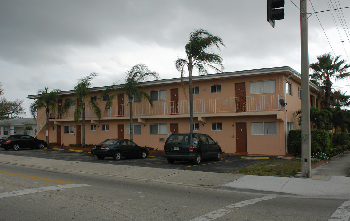 Tiffany Apartments in Hollywood, FL - Building Photo