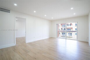 7720 Camino Real in Miami, FL - Building Photo