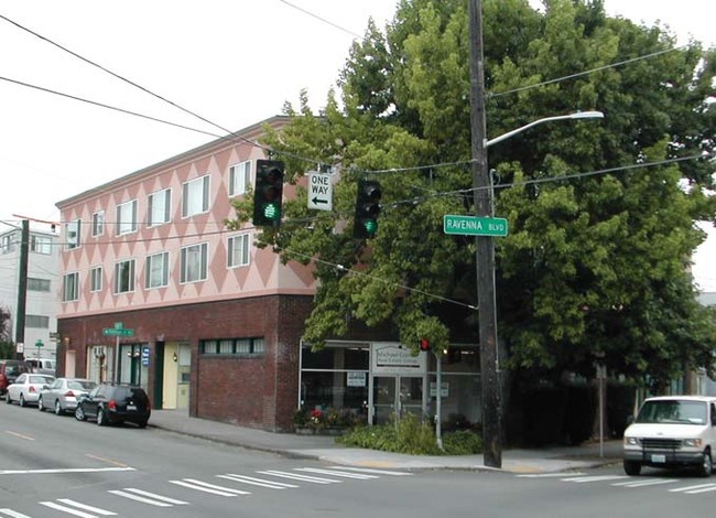 Ravenna 500 in Seattle, WA - Building Photo - Building Photo