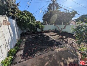 2330 Ashland Ave in Santa Monica, CA - Building Photo - Building Photo