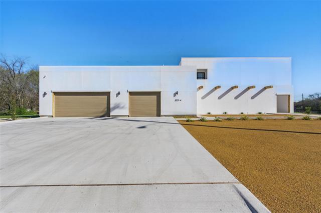 823 W Danieldale Rd in Duncanville, TX - Building Photo