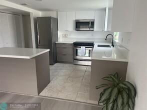 3100 Coral Springs Dr in Coral Springs, FL - Building Photo - Building Photo