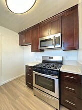126 Lisa Ln-Unit -#C in Costa Mesa, CA - Building Photo - Building Photo