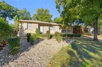 506 Vine St in Euless, TX - Foto de edificio - Building Photo